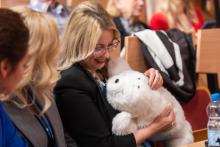 Spotkanie z robotem terapeutycznym – foką PARO