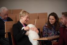 Spotkanie z robotem terapeutycznym – foką PARO